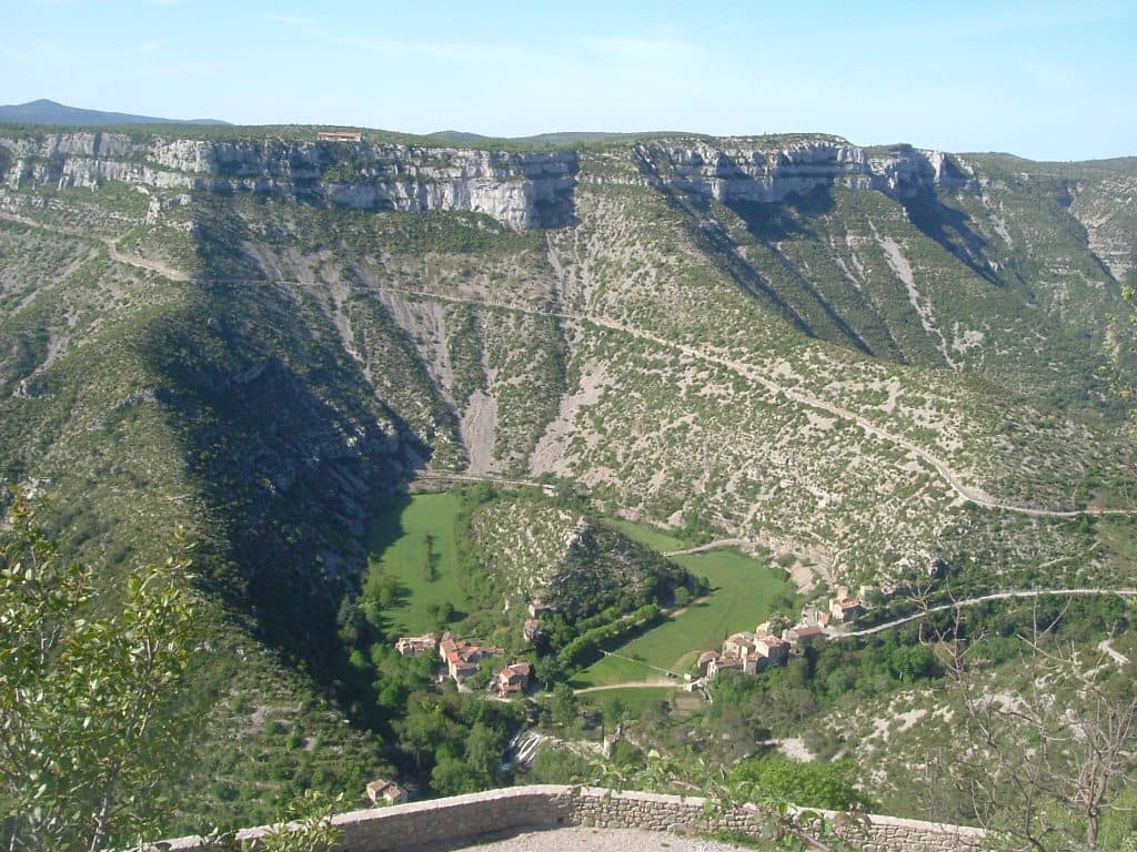 Approche des Pyrénées — Roncevaux au loin