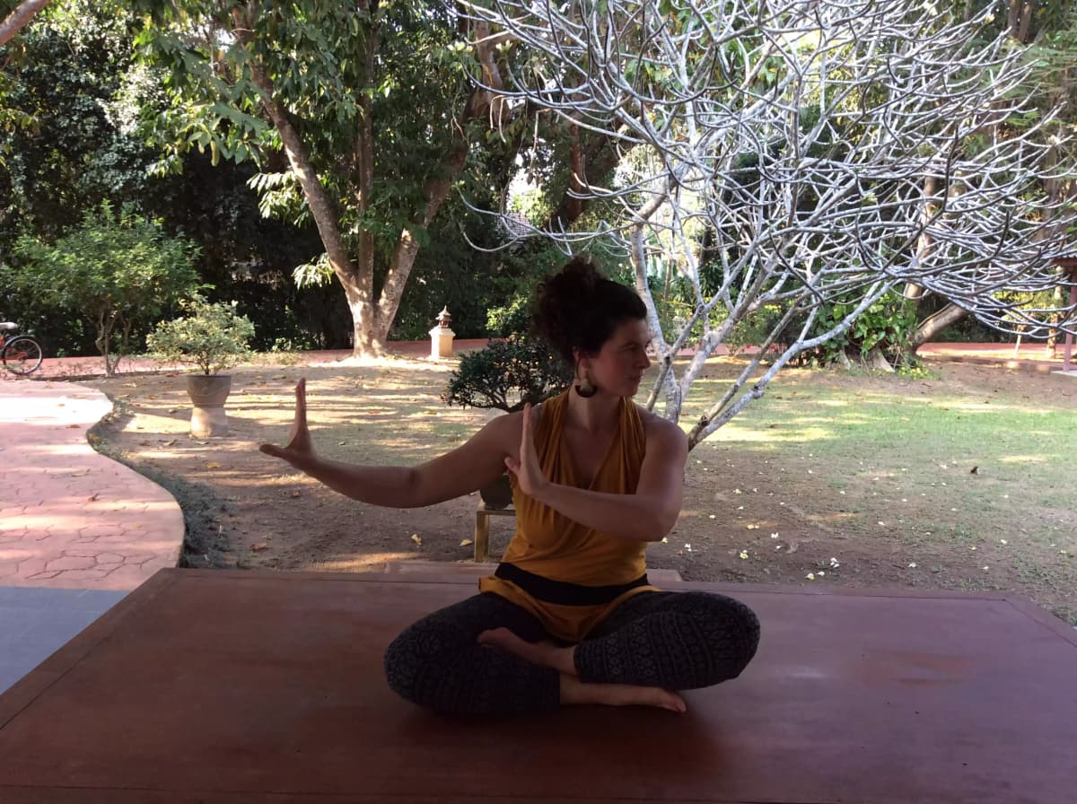 Magali Faugères — pratique Tao Yin en pleine nature